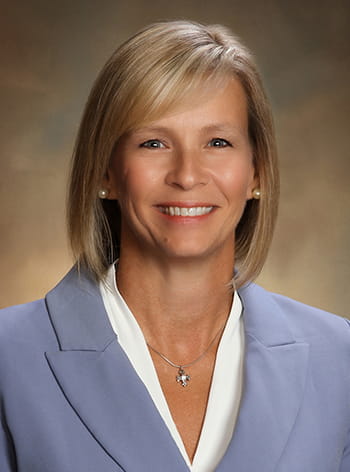 Lori -headshot